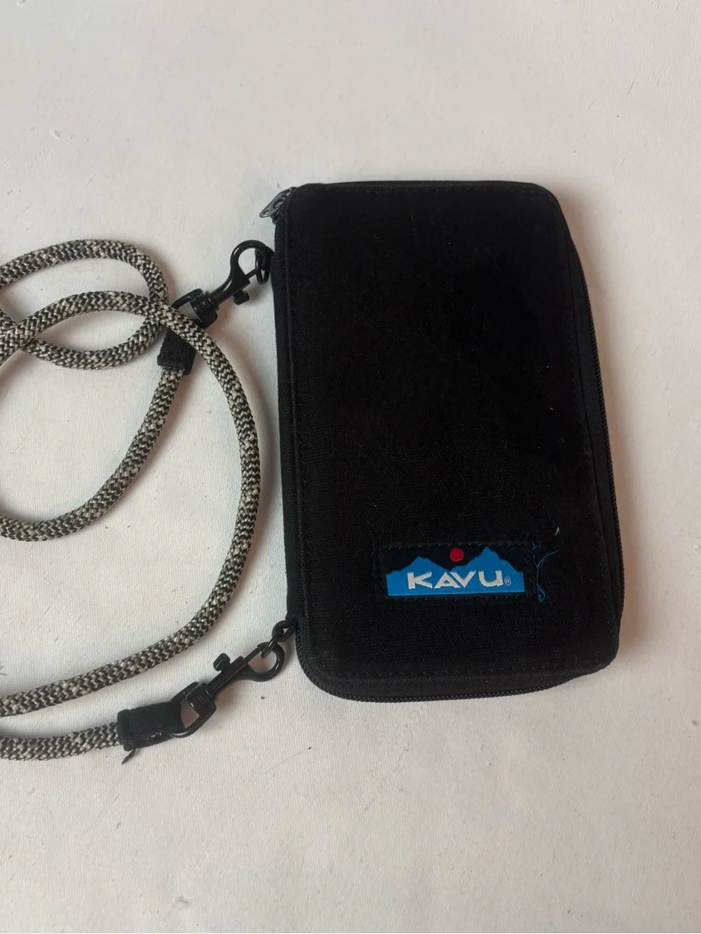 Kavu Go Time Black Crossbody Wallet Bifold Removable Strap Zip Around Unisex
